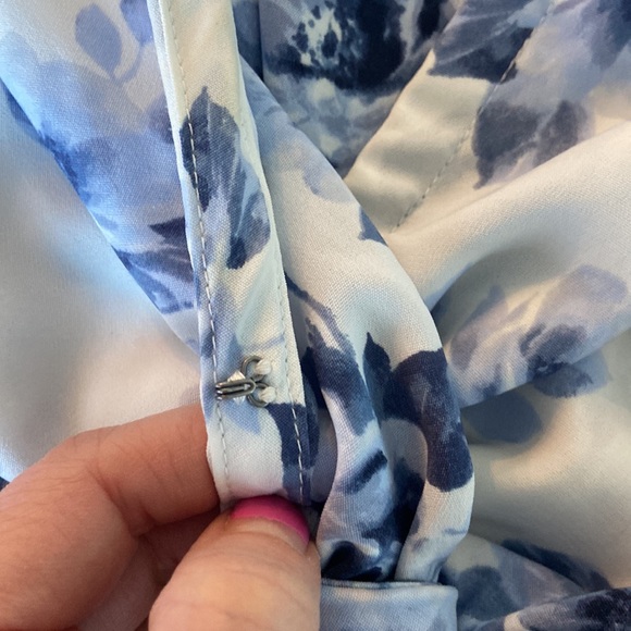 Abercrombie and Fitch Knot-front Puff Sleeve Top - Picture 6 of 6